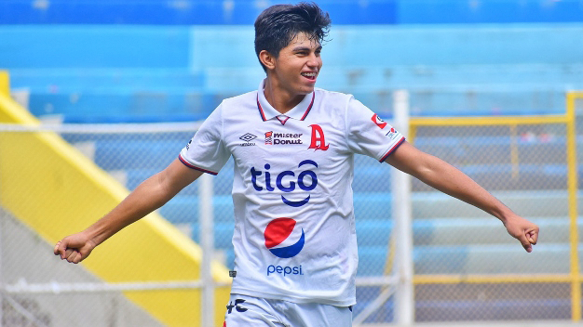 El juvenil debutó con las divisiones inferiores del club de Estados Unidos