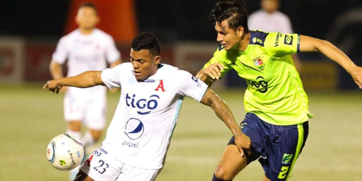 El lateral izquierdo entra en convocatoria tras la no inclusión de Nelson Flores por permisos migratorios