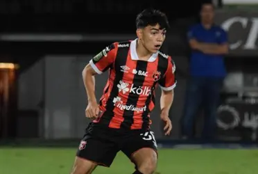 El Machito ingresó en los últimos minutos del encuentro, este es el primer título en la carrera del volante salvadoreño, estrena su palmarés