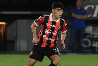 El Machito Menjívar estuvo en la banca de los manudos pero no vio minutos en la vuelta ante el Herediano tico