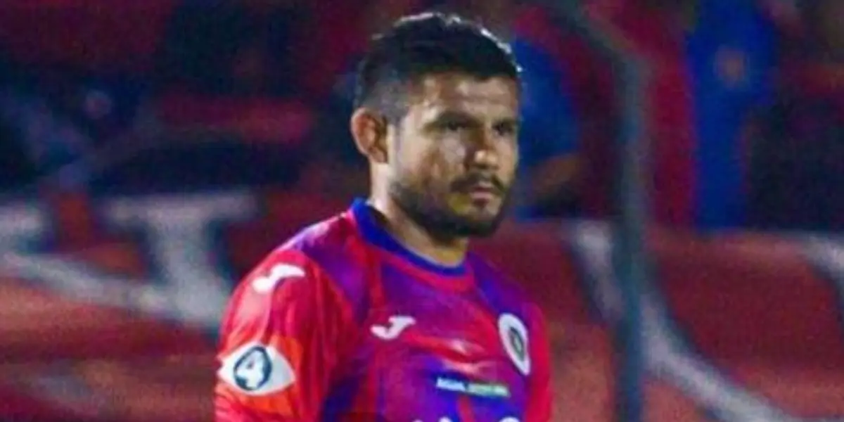 El marcador permanece estático, registrando un 0-0 que refleja la paridad y la intensidad con la que ambos equipos han encarado este juego