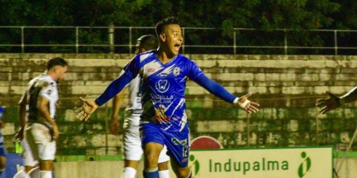 El mediocampista destacado de Fuerte San Francisco, compartió sus impresiones acerca del excepcional momento que vive el equipo en el torneo