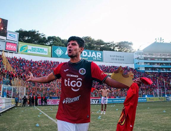 El menor ha demostrado sus dotes de buen fútbol, por lo que puede unas de las promesas del balompié nacional.
