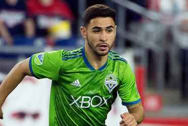 El momento cumbre llegó en el minuto 57, cuando Roldán tomó el balón al vuelo y, sin titubear, ejecutó un impresionante remate para empatar