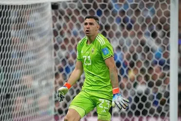 El momento incómodo llegó cuando le preguntaron al arquero sobre una atajada en la final de la copa del mundo, desatando el malestar de unos