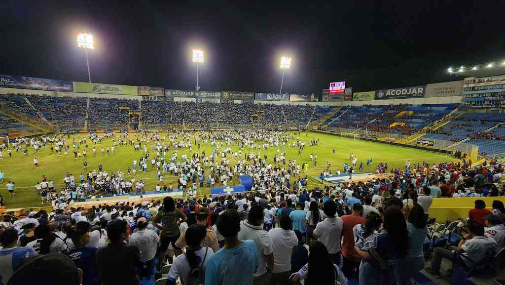 Equipos ibéricos se solidarizan con la tragedia del estadio Cuscatlán