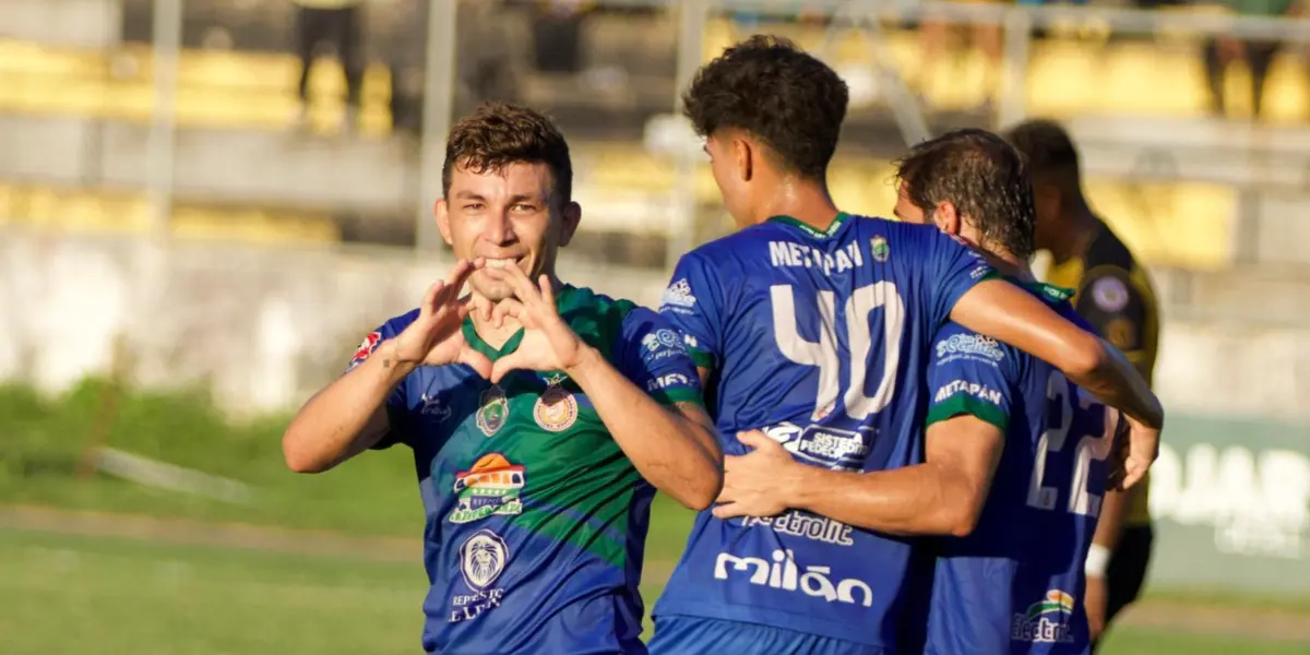 El partido comenzó con el Platense mostrando dominio del balón y acercándose más al campo contrario. Sin embargo, el Isidro Metapán anotaría