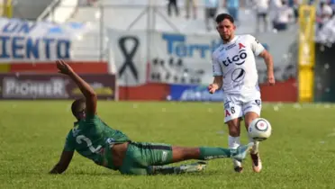 El partido ha estado muy disputado en la media cancha y con pocas oportunidades para los equipos