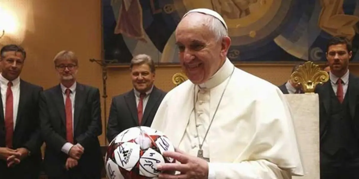 El Pontífice expresó su admiración por los tres futbolistas legendarios y destacó la grandeza de cada uno en su propio estilo, eligió a este
