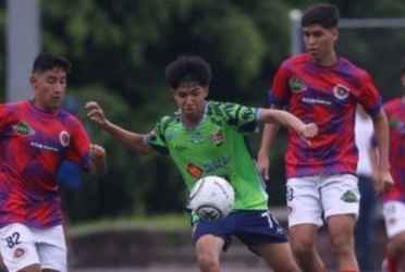 El primer enfrentamiento en la cancha sintética de la federación estuvo a cargo de los equipos de Santa Tecla y FAS, con victoria tecleña