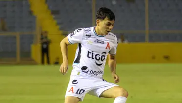 El técnico albo tuvo muchos elogios para el juego del Machito Menjívar con los albos