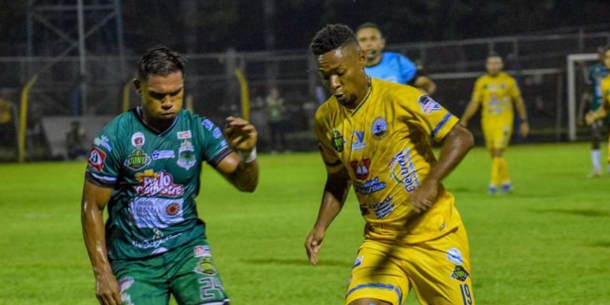 El técnico Ancheta desplegó movimientos tácticos clave, buscando abrir espacios en los extremos y fomentar oportunidades de gol de su equipo