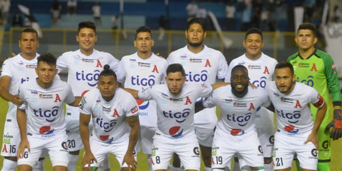 El volante se encuentra a las puertas de disputar una nueva semifinal con los albos, una instancia que ya conoce bien y ha superado