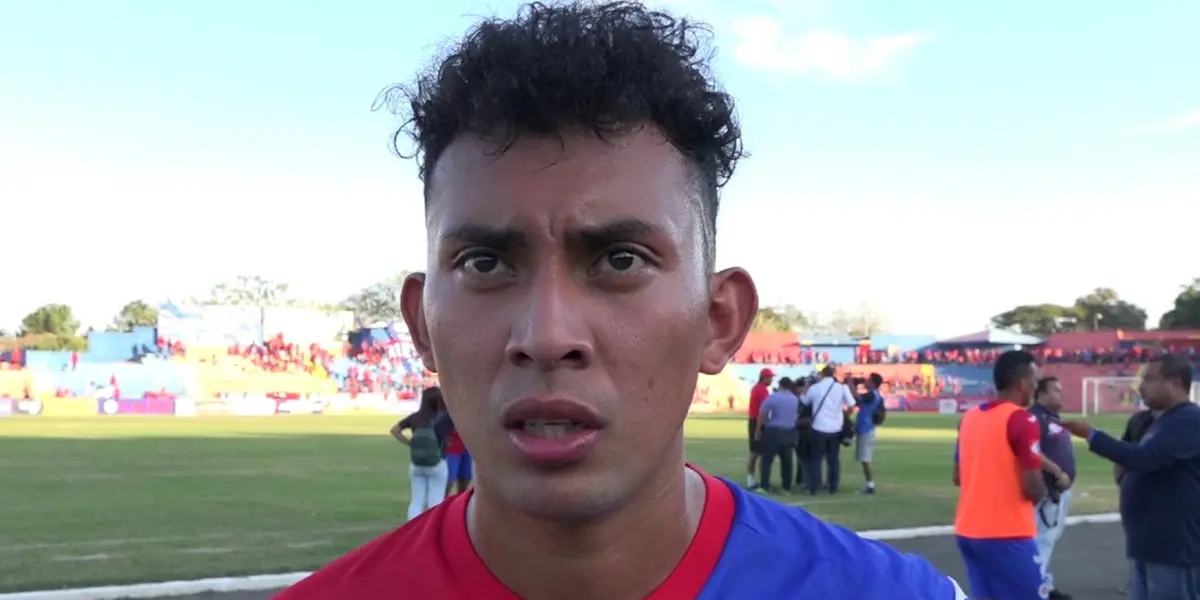El volante sufrió una molestia que le impidió continuar cuando se jugaban 18 minutos de partido en el Barraza, ante CD Dragón