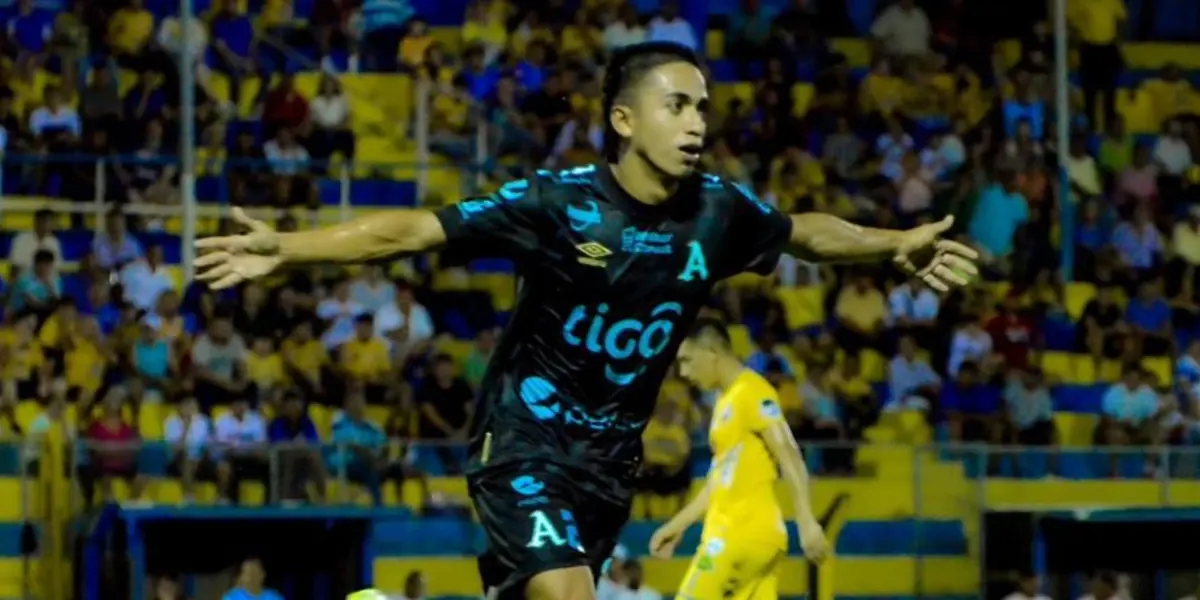 Emerson Hernández anota su primer gol en Liga Mayor