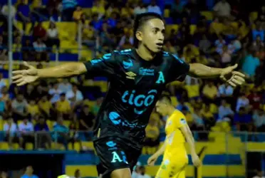 Emerson Hernández anota su primer gol en Liga Mayor