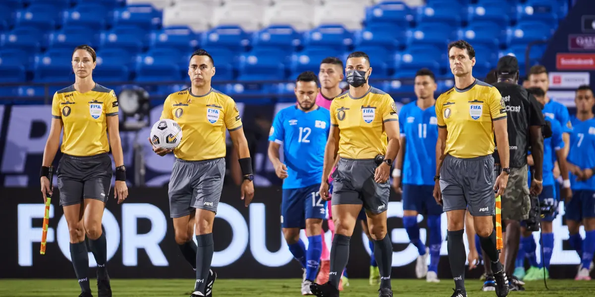 En el minuto 7 del primer tiempo, el delantero colombiano, Camilo Delgado, recibió un pase de cabeza dentro del área y anotó un gol anulado