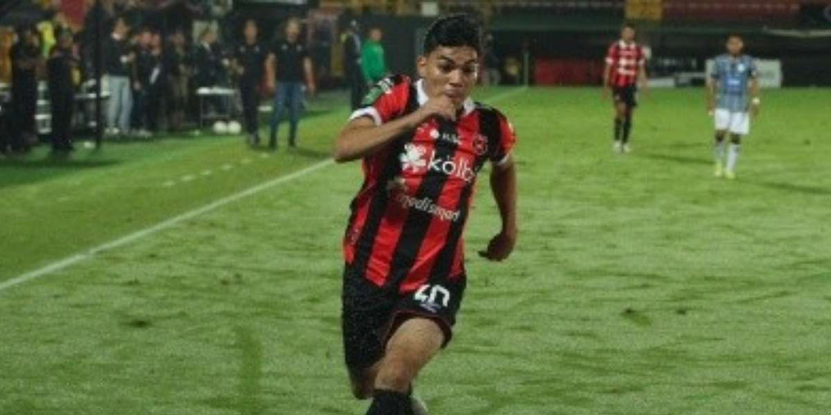 El Machito Menjívar valora sus primeros minutos en el fútbol de Costa Rica