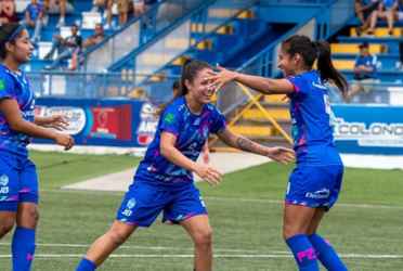 En el último partido, Calderón logró anotar un gol en la derrota contra el Sporting FC, la salvadoreña es la goleadora de su equipo tico