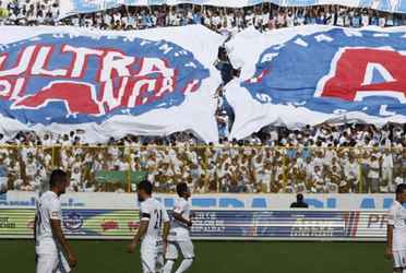 En esta selección histórica realizada por Alianza FC, también destacan tres futbolistas uruguayos. Entre ellos, "Kin" Canales, una leyenda