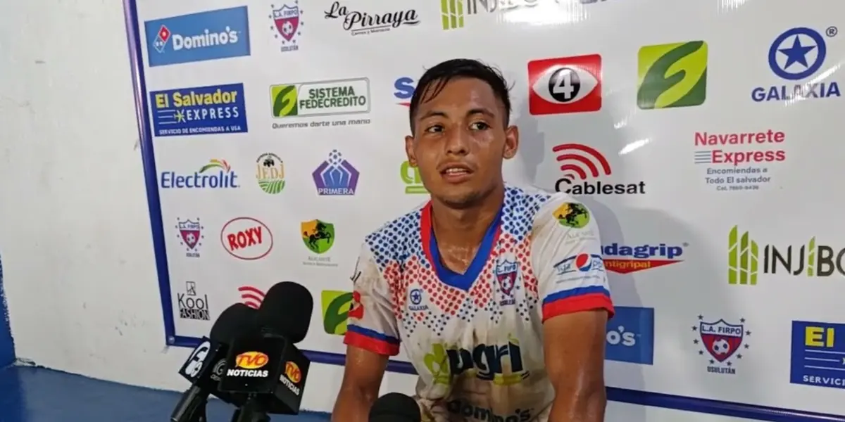 En las imágenes del partido ante Curazao se vio una supuesta agresión del técnico al jugador del Firpo, pero Flores aclara esta acción