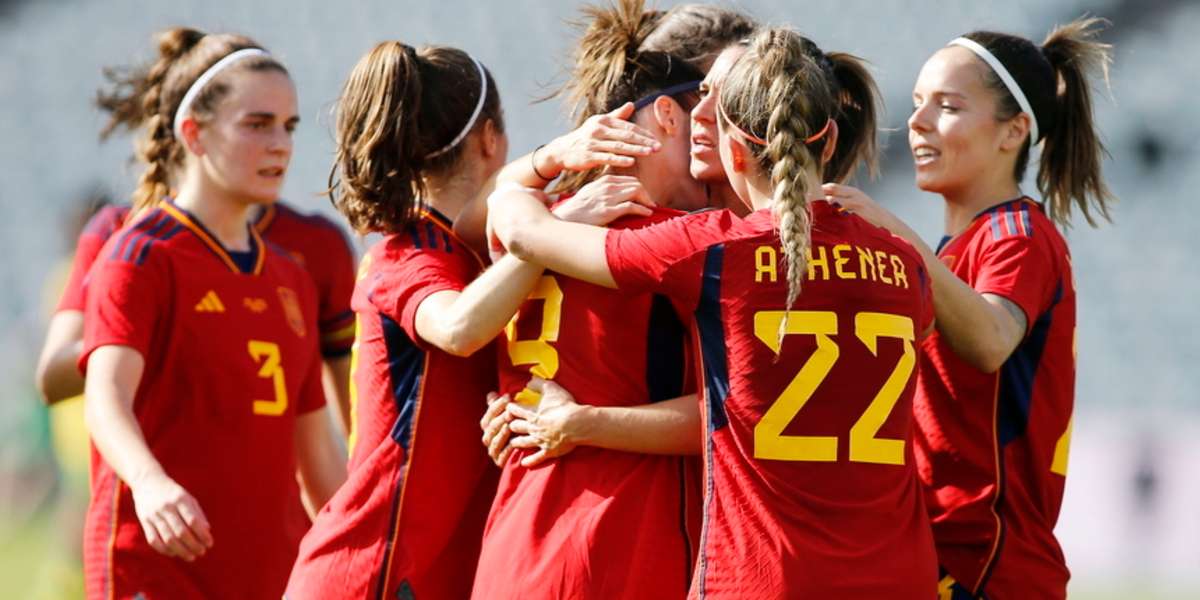 En su primer acto como seleccionadora, Montse Tomé convocó a quince de las campeonas, así como a varias otras firmantes de ese comunicado