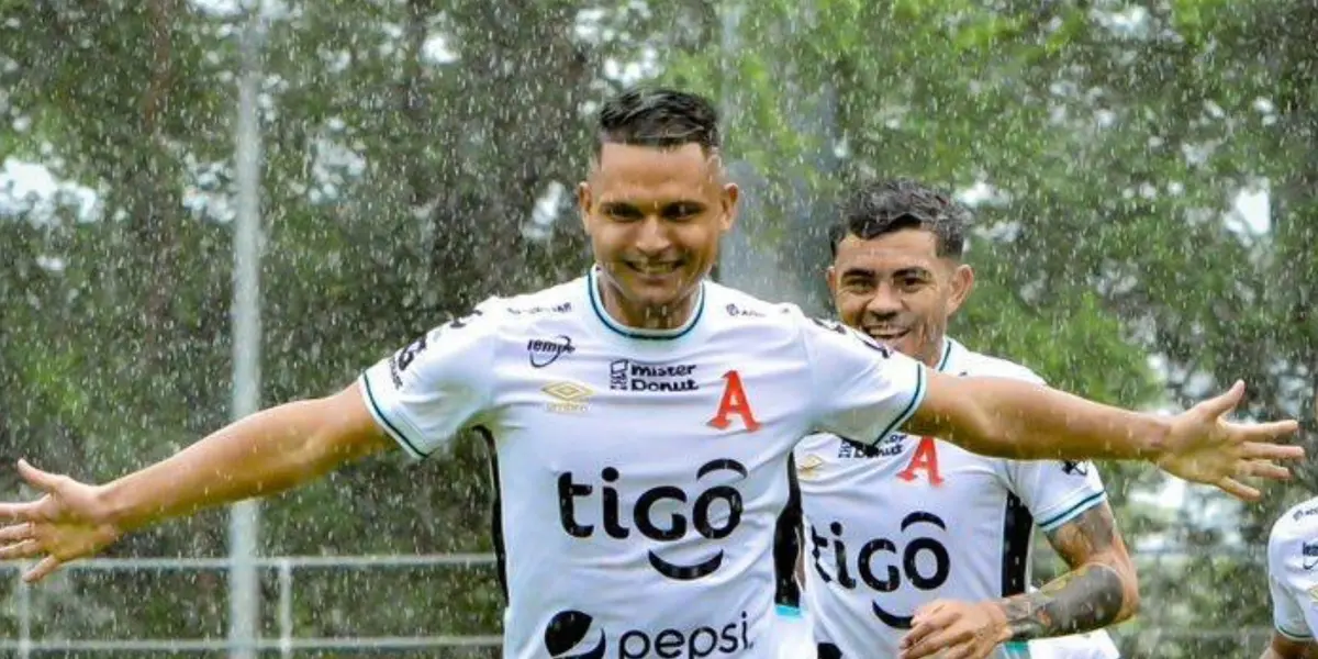 En un emocionante final, Alianza rescató un empate agónico de 2-2 contra Dragón en el estadio Ana Mercedes Campos de Sonsonate