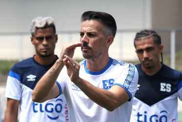 Esta solicitud ha generado cierto debate, ya que el exseleccionador Hugo Pérez también había hecho una petición similar a la FESFUT