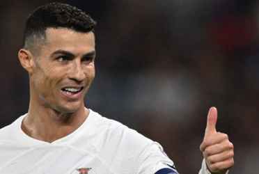 Este rumor surgió después de que la pintora iraní, Fatima Hamami, quien es una ferviente admiradora del portugués le obsequiara dos retratos