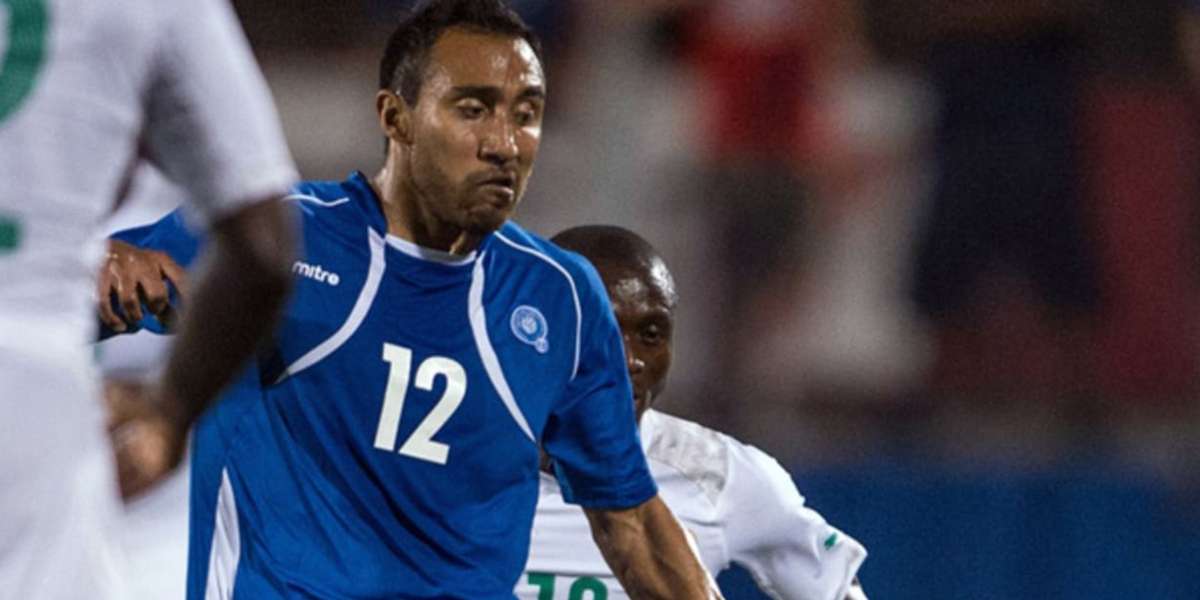 Formó parte de las convocatorias del ex entrenador de la Selecta, Carlos de Los Cobos, donde demostró buen nivel por lo general