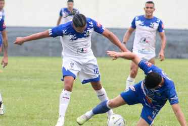 Fue un desafío considerable para ambas escuadras encontrar espacios para inaugurar el marcador en el primer tiempo debido a las defensas