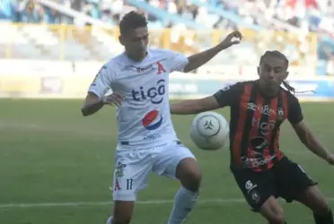 Hay un ajuste de cuentas entre los albos y los emplumados, en el escenario donde hace dos días estuvo jugando Messi