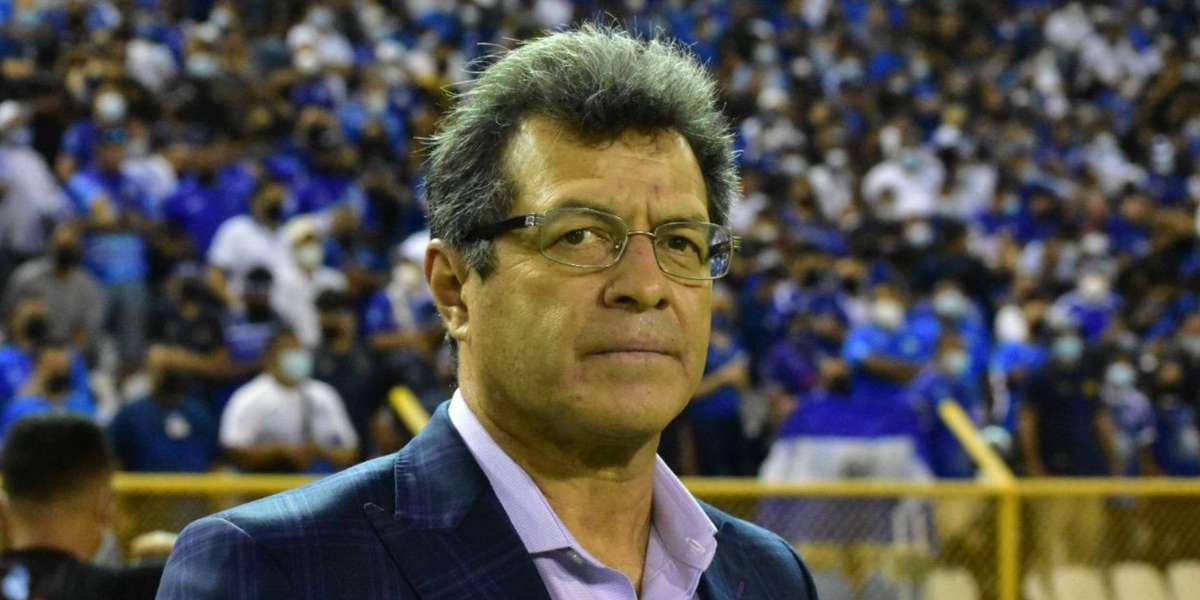 Hugo Pérez reconoce la etapa actual, como una de las más difíciles en el fútbol nacional, con malos resultados a nivel internacional