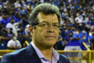 Hugo Pérez reconoce la etapa actual, como una de las más difíciles en el fútbol nacional, con malos resultados a nivel internacional