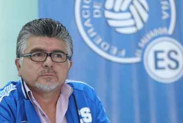 Hugo Pérez se mantiene a la espera que su contrato sea saldado y así también otros miembros del staff técnico que se fueron con Pérez