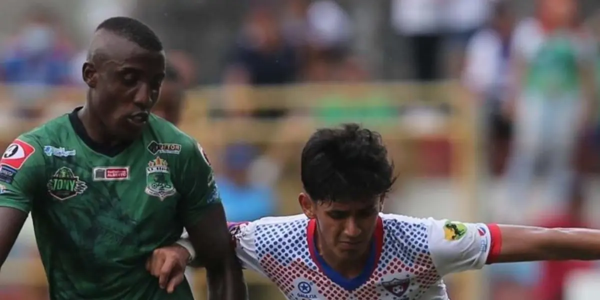 John Montaño sufrió una lesión en la cabeza durante una práctica de fútbol, donde después de un impacto con otro jugador, experimentó mareos