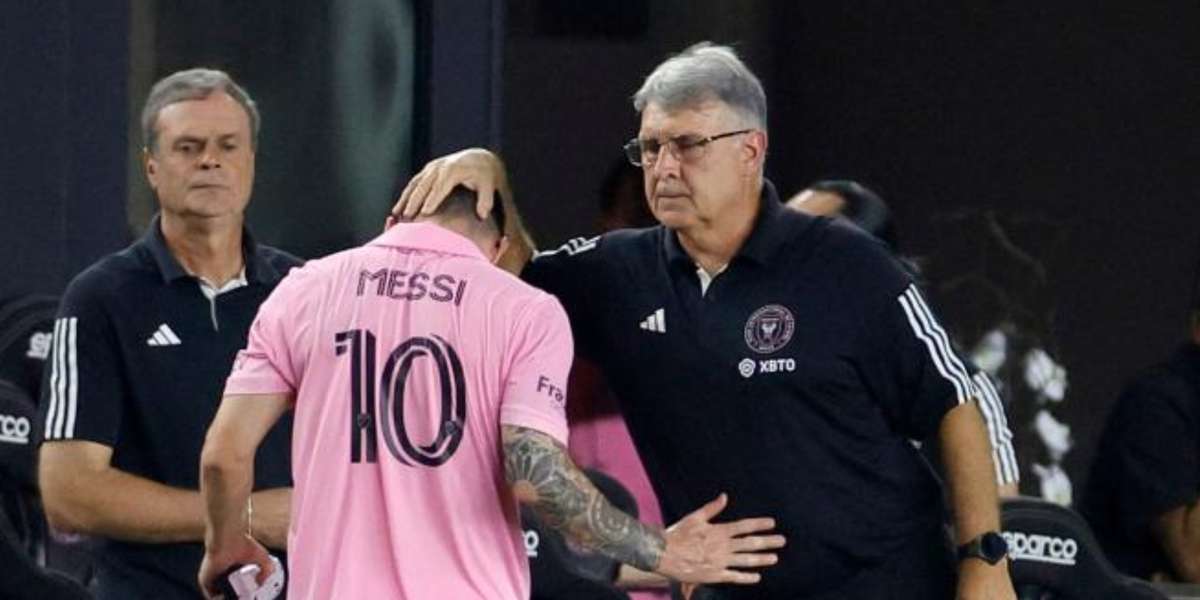 La ausencia de Messi en el partido se debió a complicaciones relacionadas con una antigua lesión en su pierna derecha, según explicó Martino