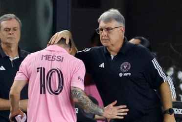 La ausencia de Messi en el partido se debió a complicaciones relacionadas con una antigua lesión en su pierna derecha, según explicó Martino