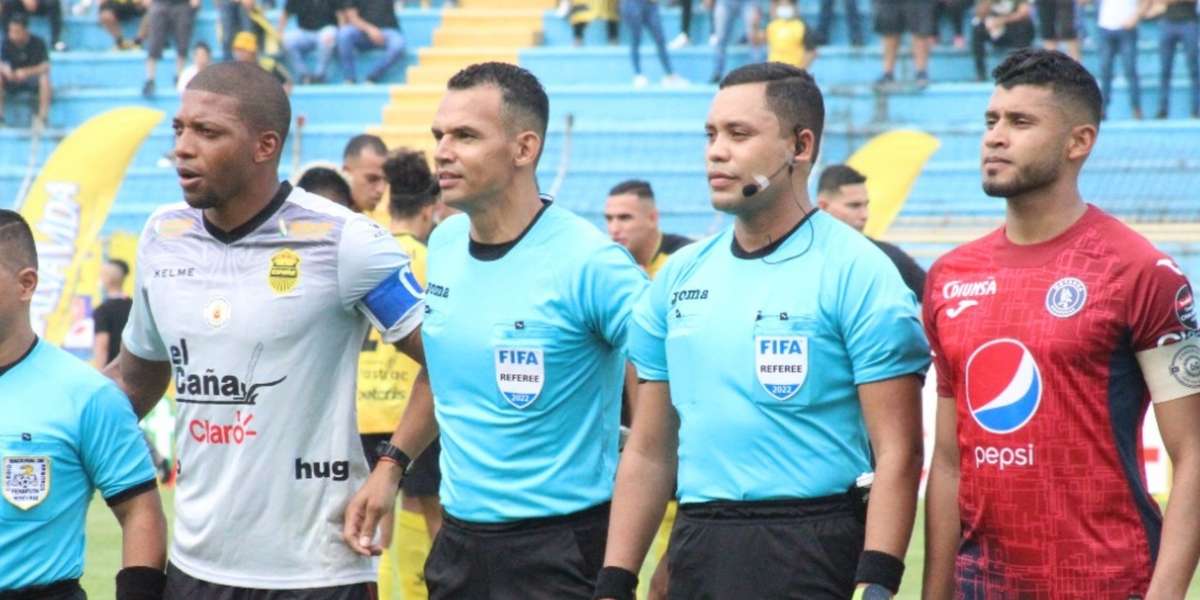 La cuarteta arbitral hondureña será la encargada de impartir justicia en el duelo por Liga de Naciones entre chapines y cuscatlecos