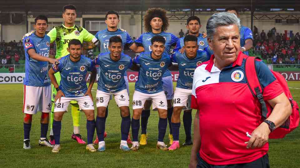 La decisión del entrenador mexicano llamó mucho la atención tanto de los aficionados de FAS como del equipo chapín.