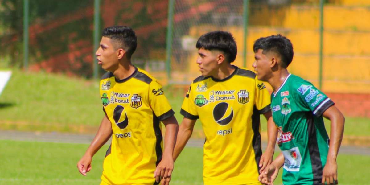 La emoción comenzó temprano cuando el Once Deportivo aprovechó un tiro libre para abrir el marcador, con Víctor Landazuri anotando para Once