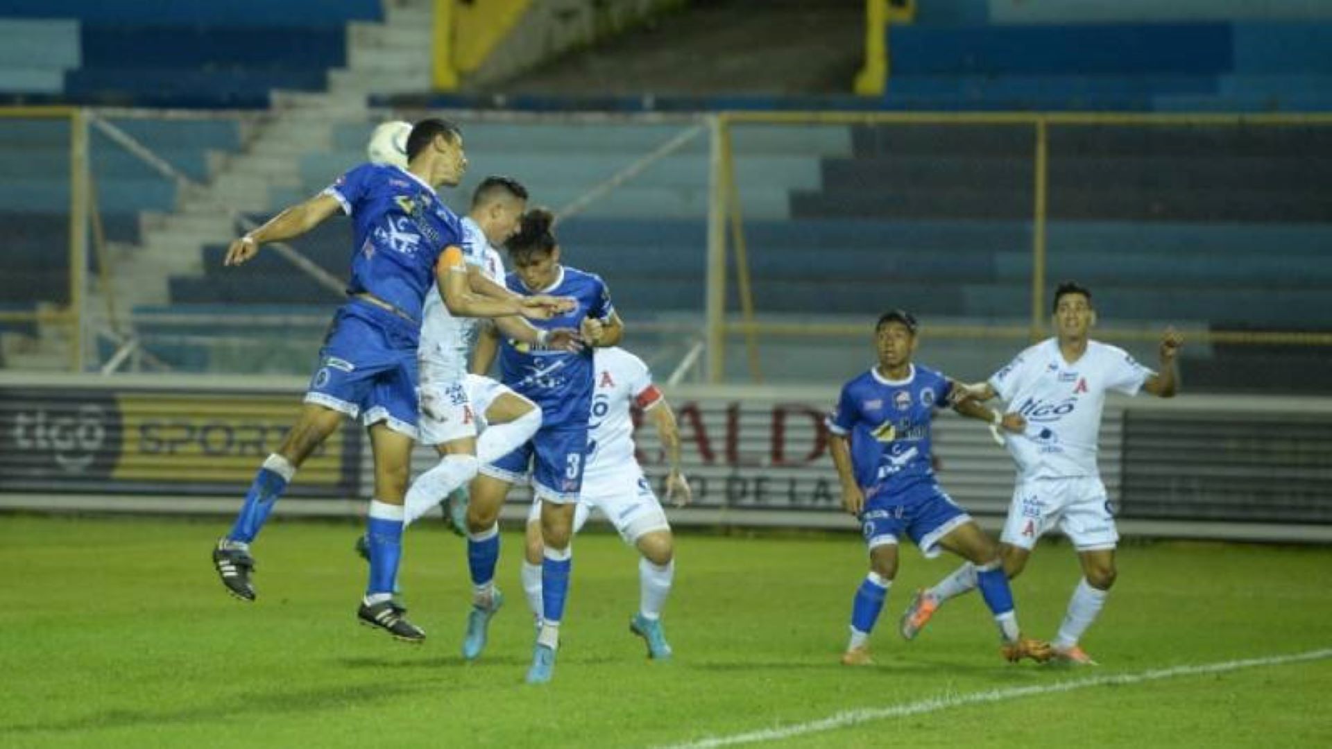 La poca apuesta por el desarrollo del fútbol salvadoreño, deja a la luz cada año las limitantes con la que desarrollan los juegos