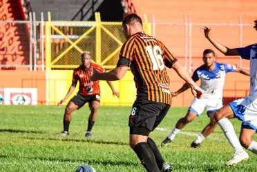 La primera mitad mostró un dominio inicial de Águila, aunque su asedio no resultó en oportunidades claras. Jocoro, por su parte, esperaba