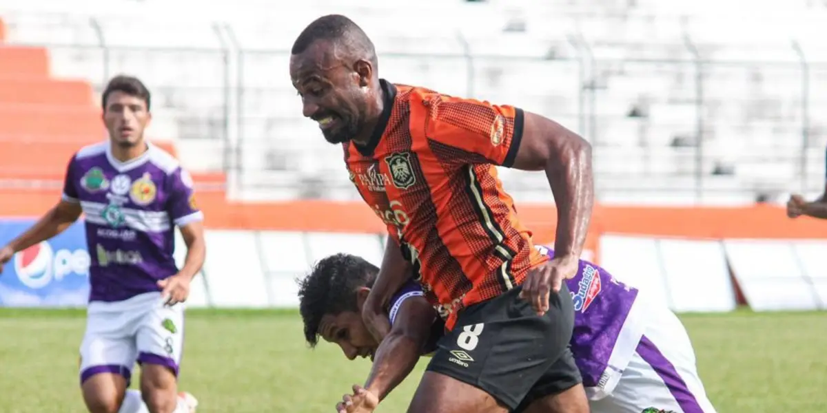 La primera oportunidad clara llegó al minuto 10, cuando Platense desplegó una rápida jugada de contraataque que tomó por sorpresa a la zaga