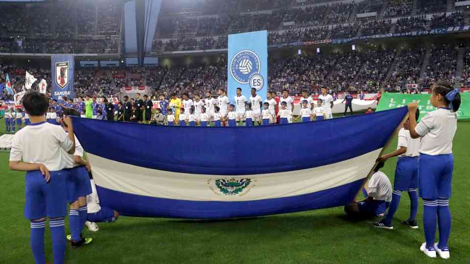 La selecta cayó goleada hoy por Japón en partido amistoso de preparación.
