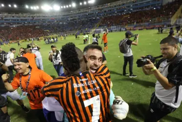 La simpatía por el cuadro emplumado traspasa las fronteras cuscatlecas donde muchos hinchas del equipo se mostraron contentos por el título