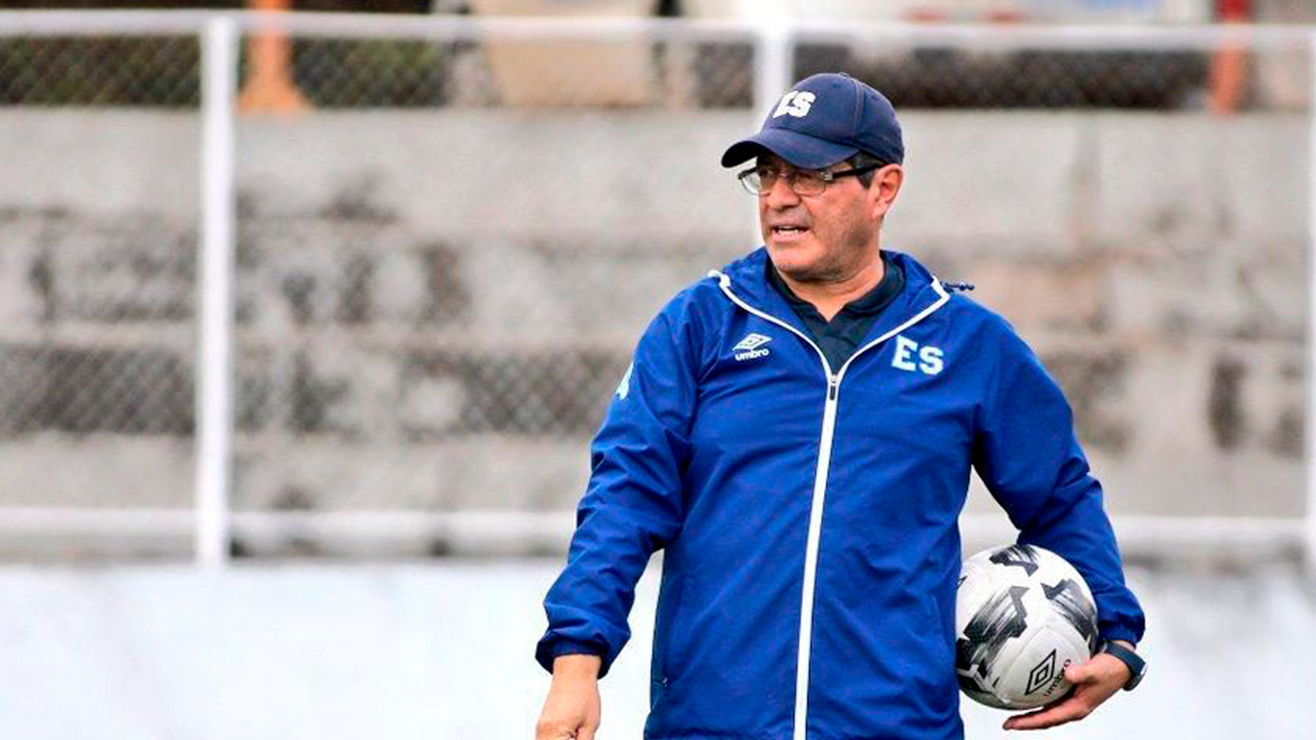 Le exleyenda de los albos habló de la idea de juego del timonel de la azul y blanco, quien no se quedó callado ante las críticas