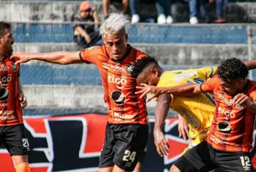 Los emplumados no han tenido un partido cómodo, pero han logrado irse en ventaja tras el primer tiempo, con la efectividad de su ataque