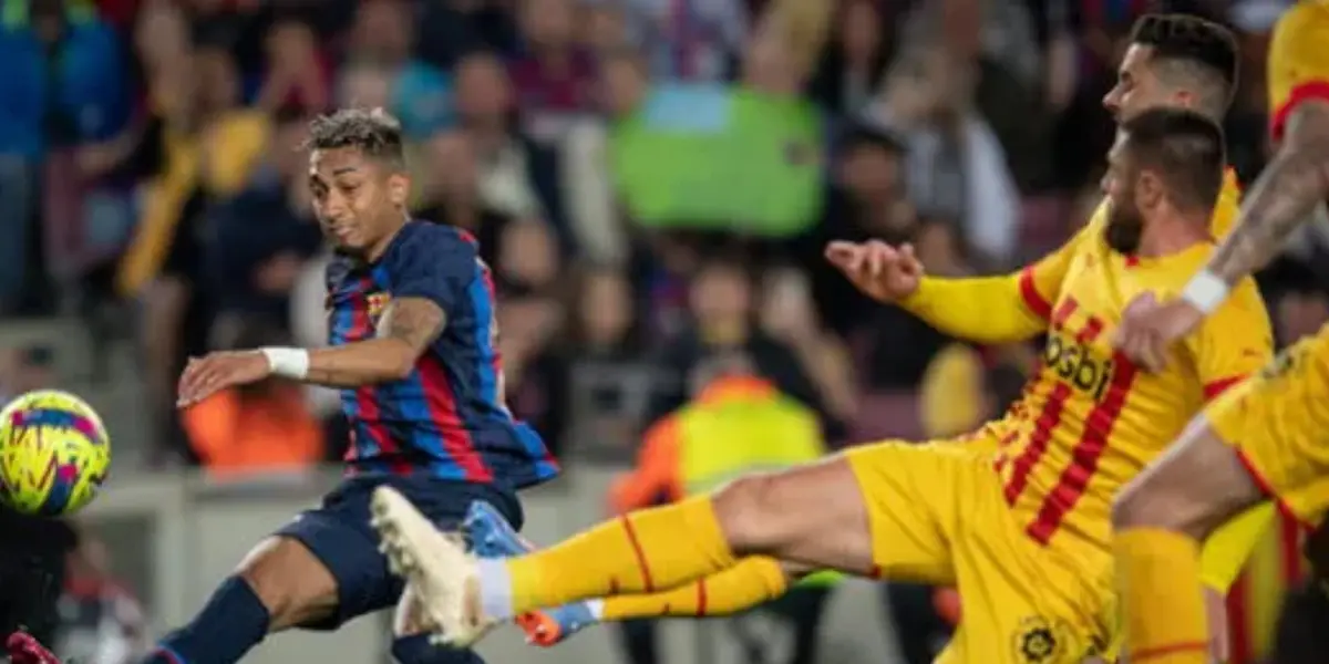 Los equipos catalanes jugarán hoy en un duelo que define la punta de la Liga Española, el Barca con la presión del Atlético de Madrid