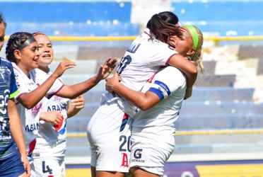 Los equipos se alistan para el inicio de la liga femenina, que cada vez cobra más afición en el futbol nacional